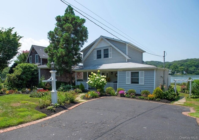35 Prospect Rd in Centerport, NY - Building Photo - Building Photo