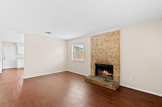 8412 Garcreek Cir, Unit D in Austin, TX - Building Photo - Building Photo