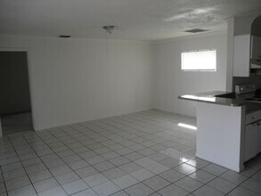 6 Crossings Cir in Boynton Beach, FL - Foto de edificio - Building Photo