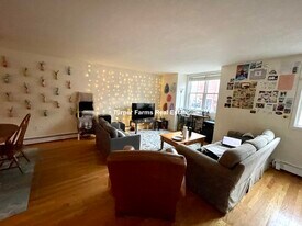 1430 Tremont St, Unit B in Boston, MA - Building Photo