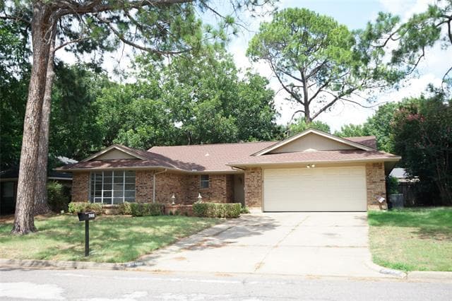 property at 3905 Glenbrook Dr