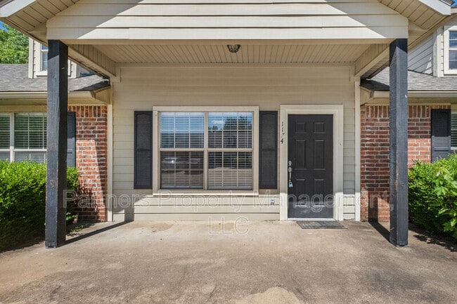 1174 W Hendrix St in Fayetteville, AR - Building Photo - Building Photo
