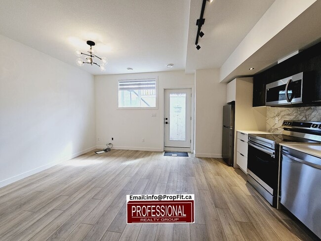 15912-15996 96 Ave NW in Edmonton, AB - Building Photo - Building Photo