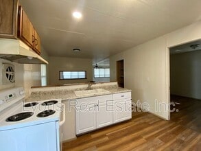 2331 Gish Ln in North Fort Myers, FL - Building Photo - Building Photo