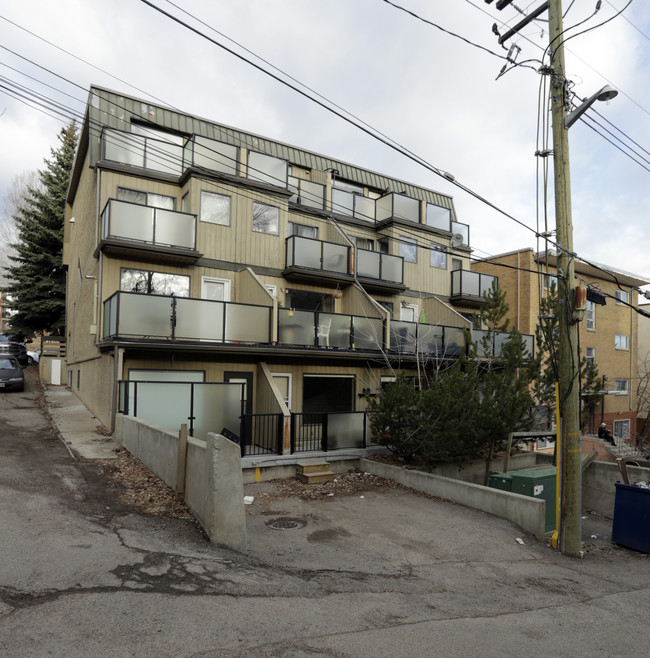 2440 14th St SW in Calgary, AB - Building Photo - Building Photo