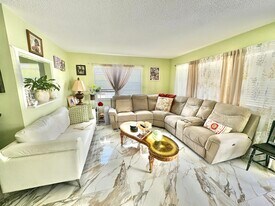 166 Sheffield G in West Palm Beach, FL - Building Photo