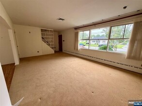 324 Jordan in New Milford, NJ - Building Photo - Building Photo