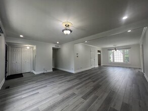 1380 Rosedale Ln in Hoffman Estates, IL - Building Photo - Building Photo