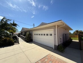 251 Walnut Dr in Ventura, CA - Building Photo - Building Photo