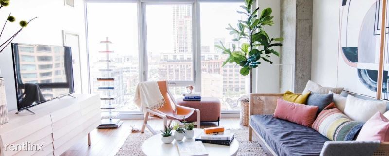 160 N Desplaines St in Chicago, IL - Building Photo