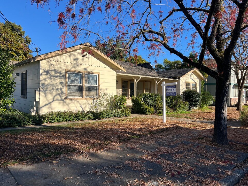 122 S Main St in Cloverdale, CA - Building Photo