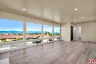 5324 Weatherford Dr in Los Angeles, CA - Building Photo - Building Photo