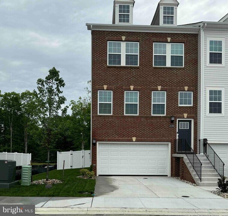 45395 Concord Wy in California, MD - Building Photo