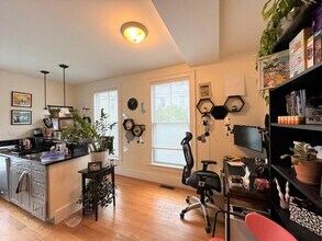43 Kent St, Unit 1 in Somerville, MA - Foto de edificio - Building Photo