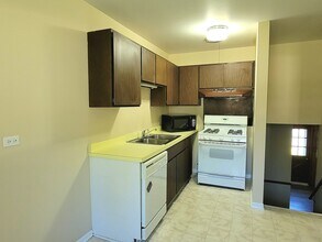 72 Pine Ct in Crystal Lake, IL - Building Photo - Building Photo