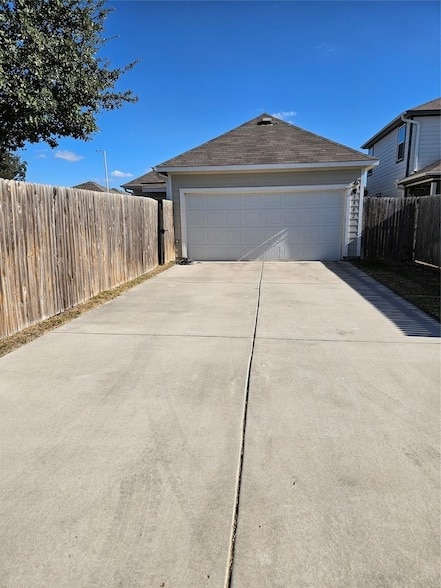 1802 Los Olivios Wy in Austin, TX - Foto de edificio - Building Photo