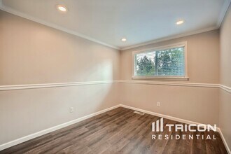 32800 35th Ave SW in Federal Way, WA - Building Photo - Building Photo