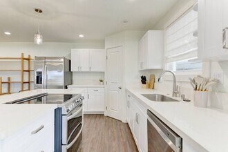 1235 Manulani St in Kailua, HI - Building Photo - Building Photo