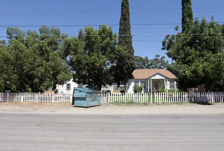 1415-1427 Mono Dr in Modesto, CA - Building Photo - Building Photo