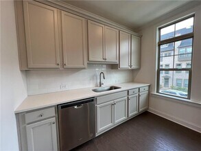 2426 Figaro Dr in Atlanta, GA - Building Photo - Building Photo