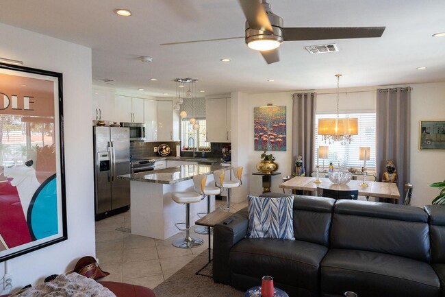 2811 NE 51st St, Unit 16 in Fort Lauderdale, FL - Building Photo - Building Photo