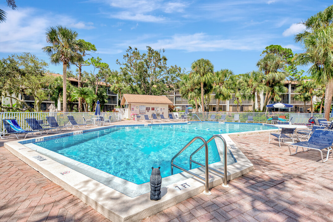 796 Bird Bay Way, Unit 107 in Venice, FL - Building Photo