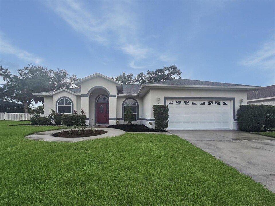 5704 32nd St E in Ellenton, FL - Building Photo