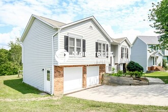 1933 Graywood Ct in Winston-Salem, NC - Building Photo - Building Photo