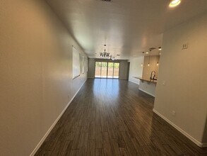 5614 S 28th St in Phoenix, AZ - Foto de edificio - Building Photo
