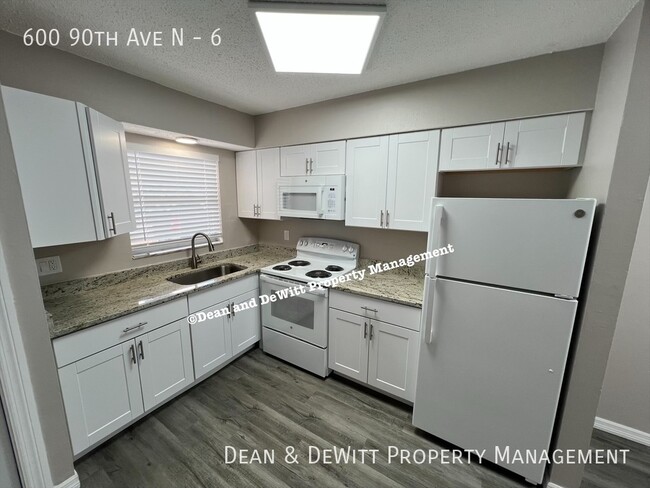 600 90th Ave N in St. Petersburg, FL - Building Photo - Building Photo