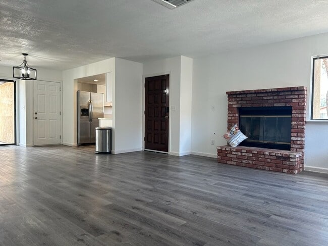 1127 N Mono Ct in Ridgecrest, CA - Building Photo - Building Photo