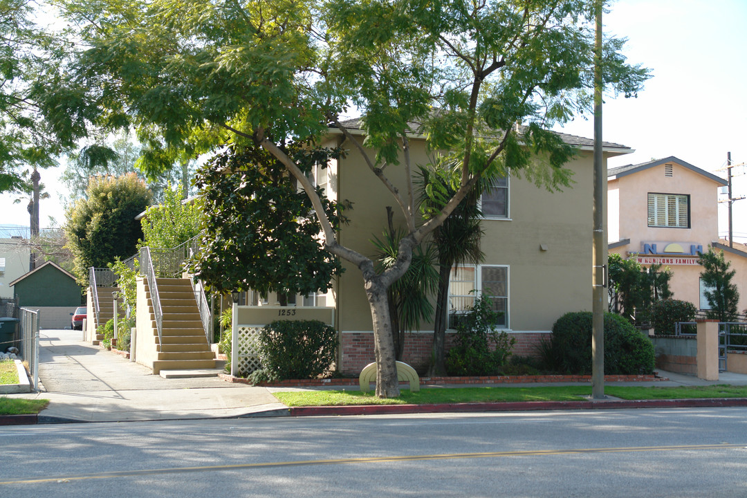 1253 S Glendale Ave in Glendale, CA - Building Photo