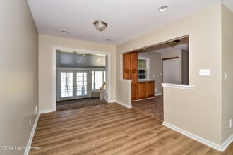 6201 W Pages Ln in Louisville, KY - Building Photo - Building Photo