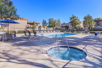 Sunset View in Hesperia, CA - Foto de edificio - Building Photo