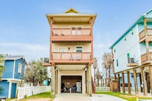 11221 Schwartz Dr in Galveston, TX - Building Photo