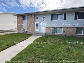 1387 Elizabeth Cir, Unit 2 in Idaho Falls, ID - Building Photo