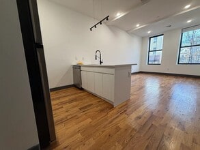 568 Communipaw Ave, Unit 104 in Jersey City, NJ - Building Photo - Building Photo