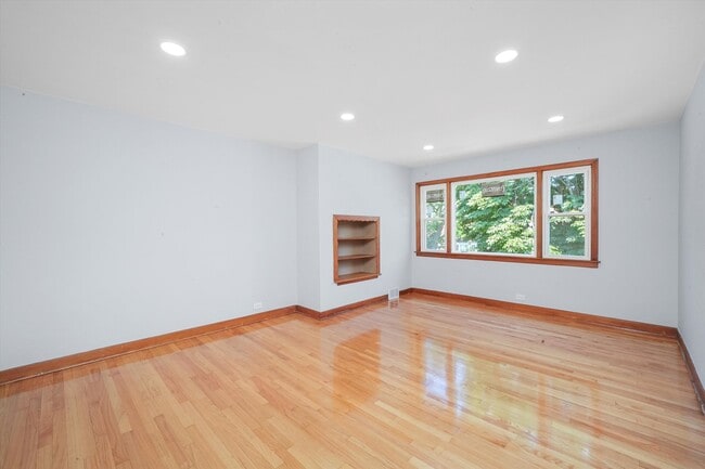 4935 W Winona St in Chicago, IL - Building Photo - Building Photo