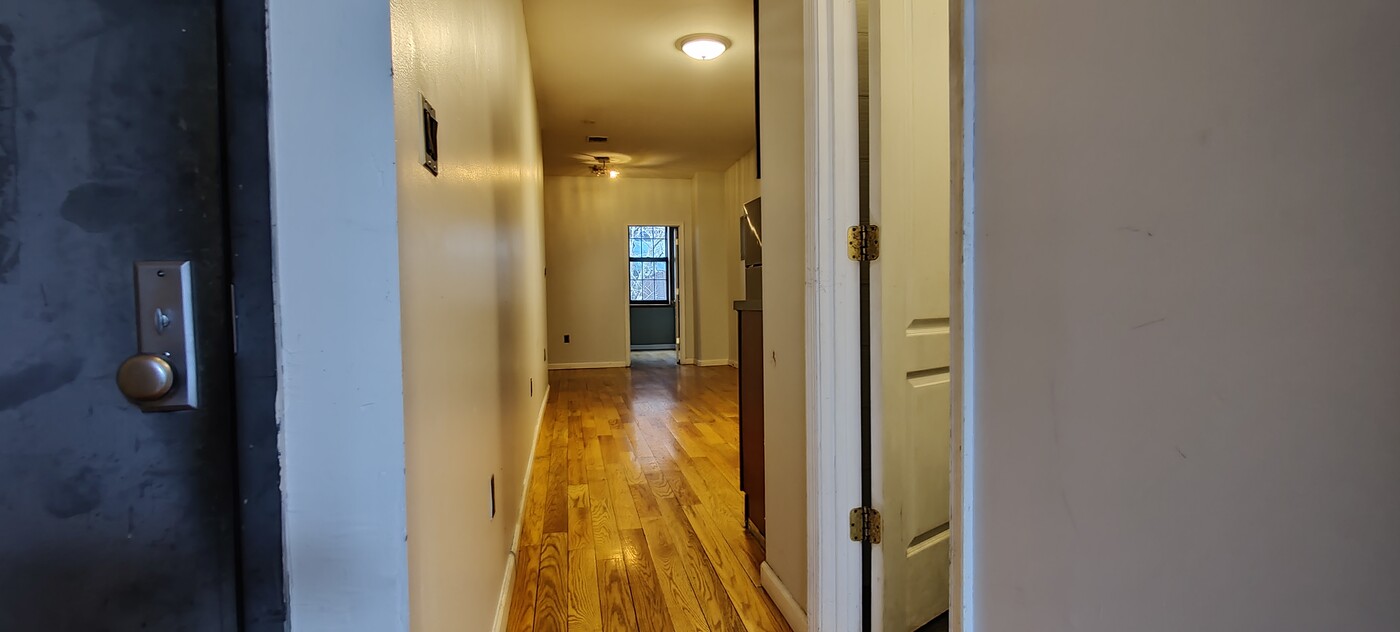 48 Menahan St in Brooklyn, NY - Building Photo