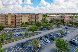 9405 W Flagler St in Miami, FL - Building Photo