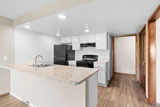 Greenwood Manor in Excelsior, MN - Building Photo - Building Photo