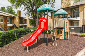 Shiloh Oaks in Garland, TX - Foto de edificio - Building Photo