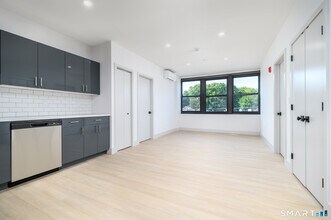 1011 High Ridge Rd in Stamford, CT - Building Photo - Building Photo