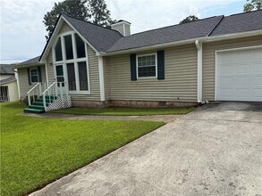 3101 Brooks Dr in Snellville, GA - Building Photo - Building Photo