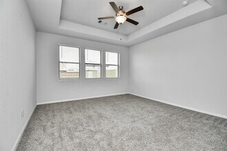 601 Turtle Dove Dr in Sealy, TX - Foto de edificio - Building Photo