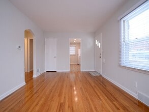 5630 Erskine St in Omaha, NE - Building Photo - Building Photo