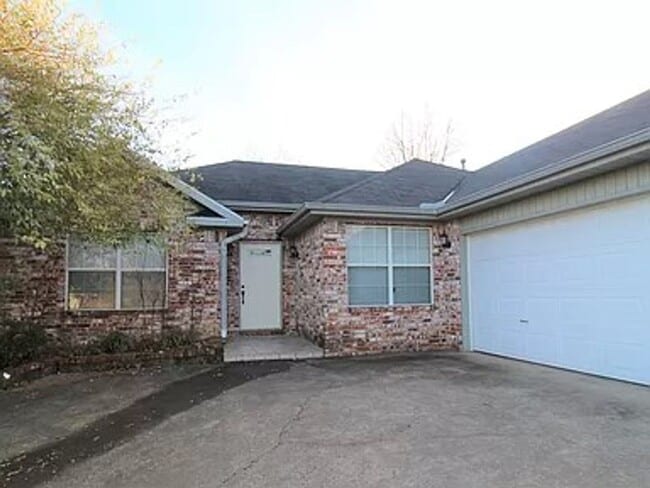 property at 1567 N Caddo Ave