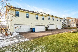 1010 Van White Memorial Blvd in Minneapolis, MN - Foto de edificio - Building Photo