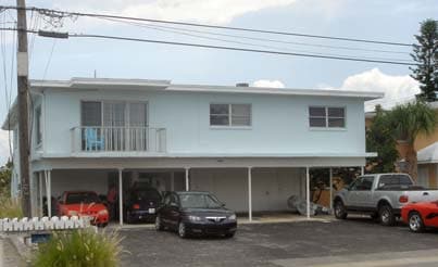 2409 Bay Blvd in Indian Rocks Beach, FL - Foto de edificio
