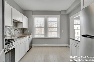 142 Sutherland Rd, Unit 2 in Boston, MA - Foto de edificio - Building Photo
